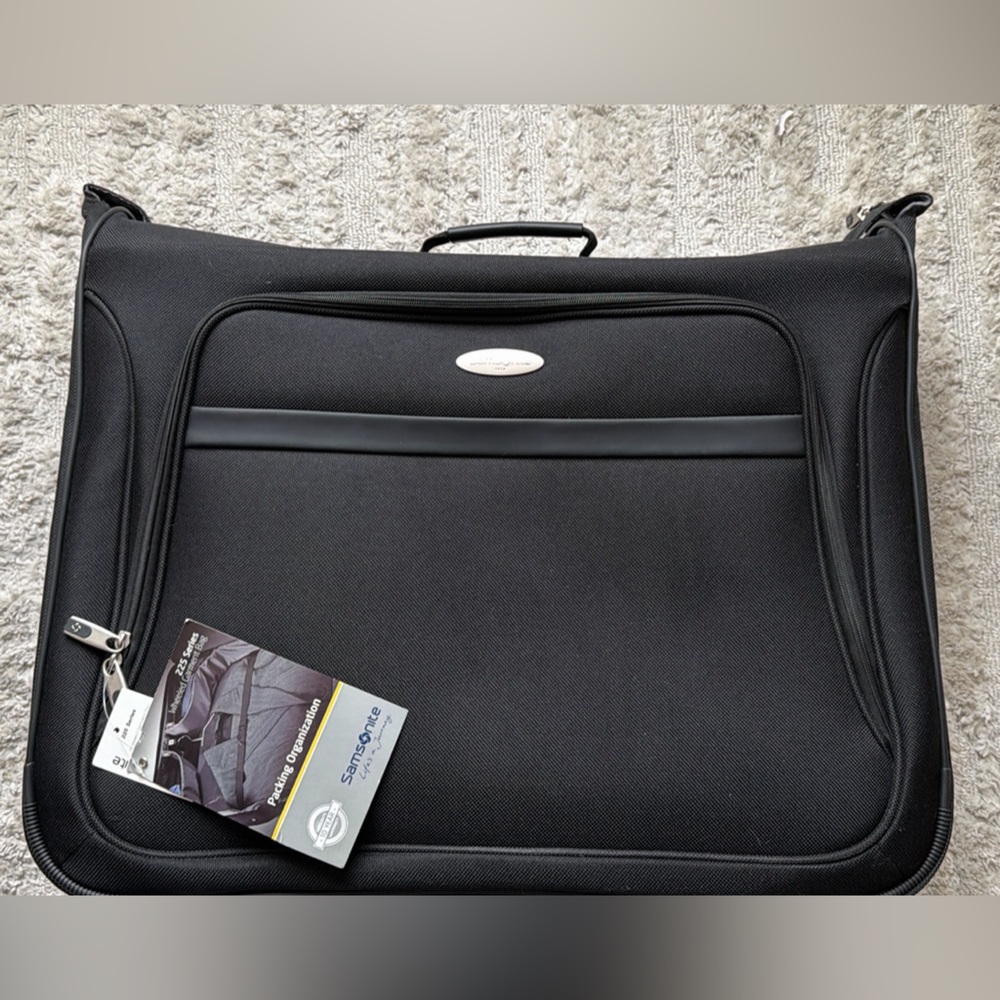 NWT Samsonite Rolling Garment Bag